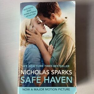 Nicholas Sparks paperback book